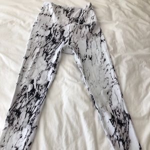 Beyond Yoga Marble Print Legging